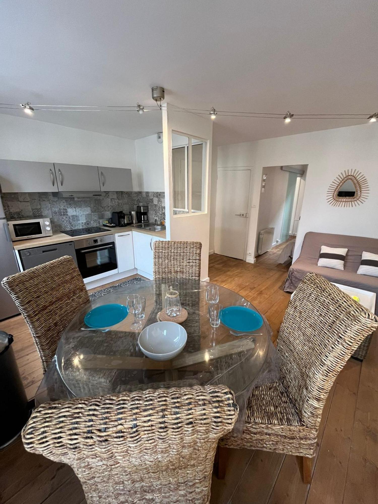 L'Escale Niortaise - Centre-Ville - 10Mn Gare - Wifi - Netflix Room photo