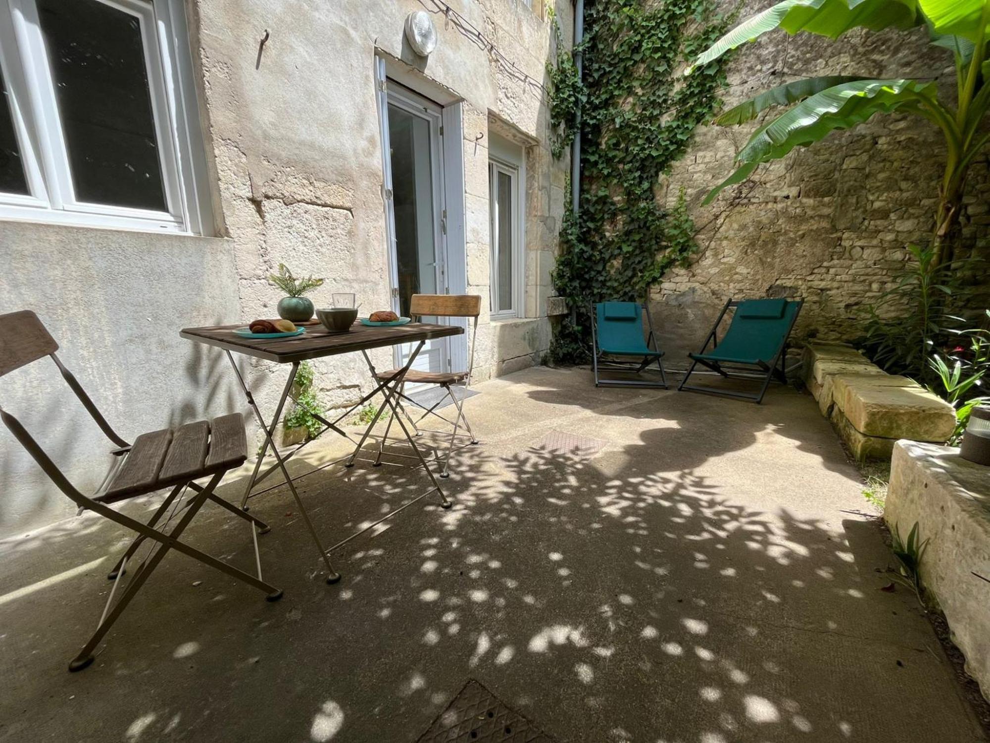 L'Escale Niortaise - Centre-Ville - 10Mn Gare - Wifi - Netflix Room photo