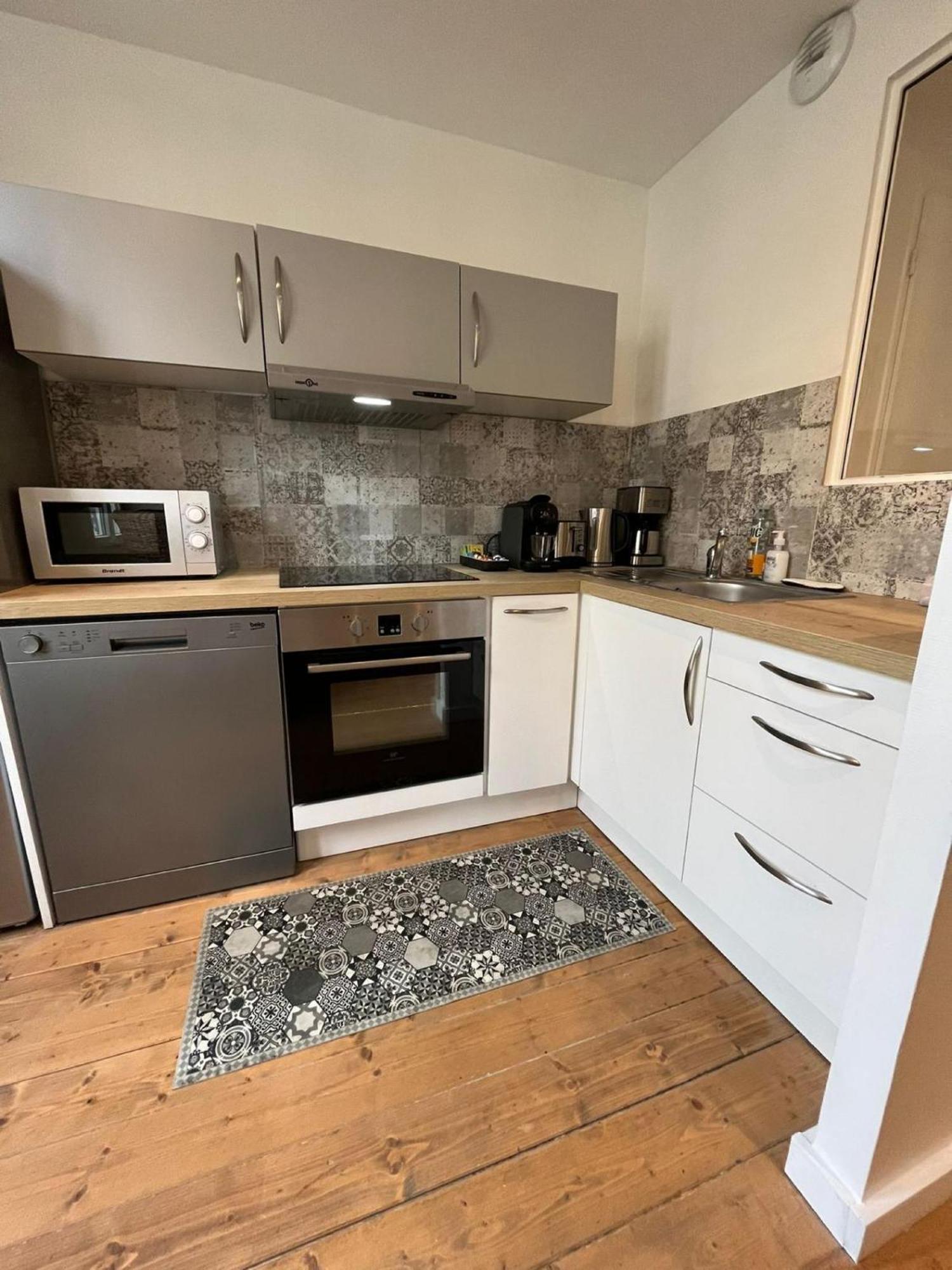 L'Escale Niortaise - Centre-Ville - 10Mn Gare - Wifi - Netflix Room photo