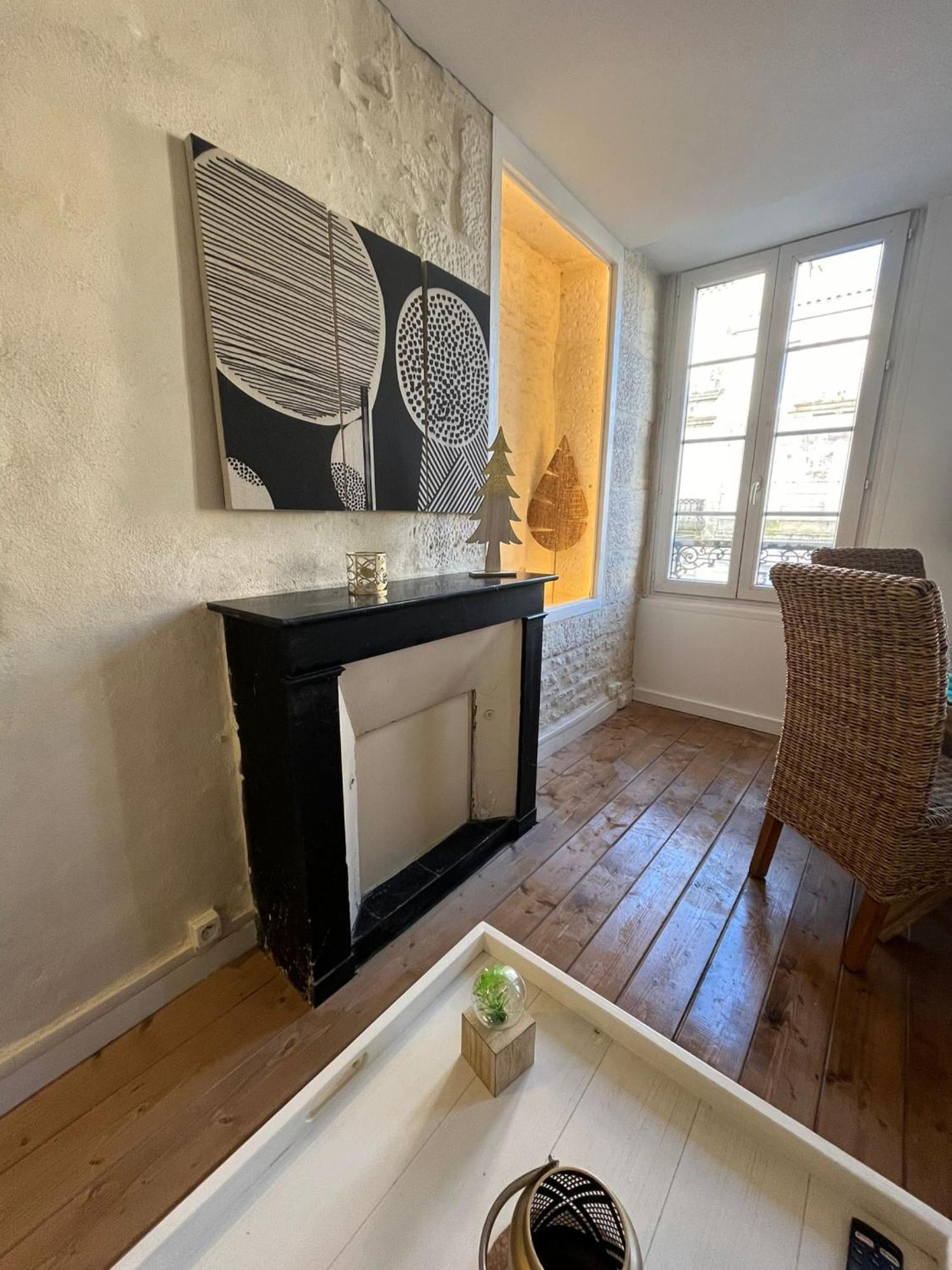L'Escale Niortaise - Centre-Ville - 10Mn Gare - Wifi - Netflix Room photo